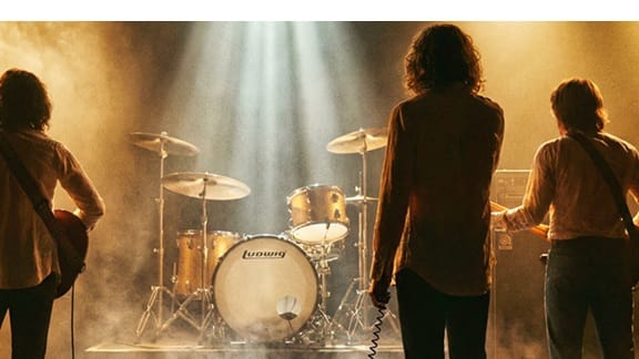 Grupo 70's mirando batería vacía