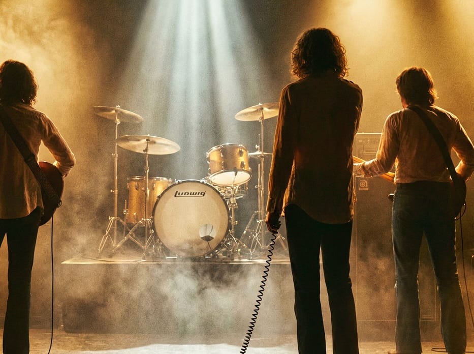 Grupo 70's mirando batería vacía