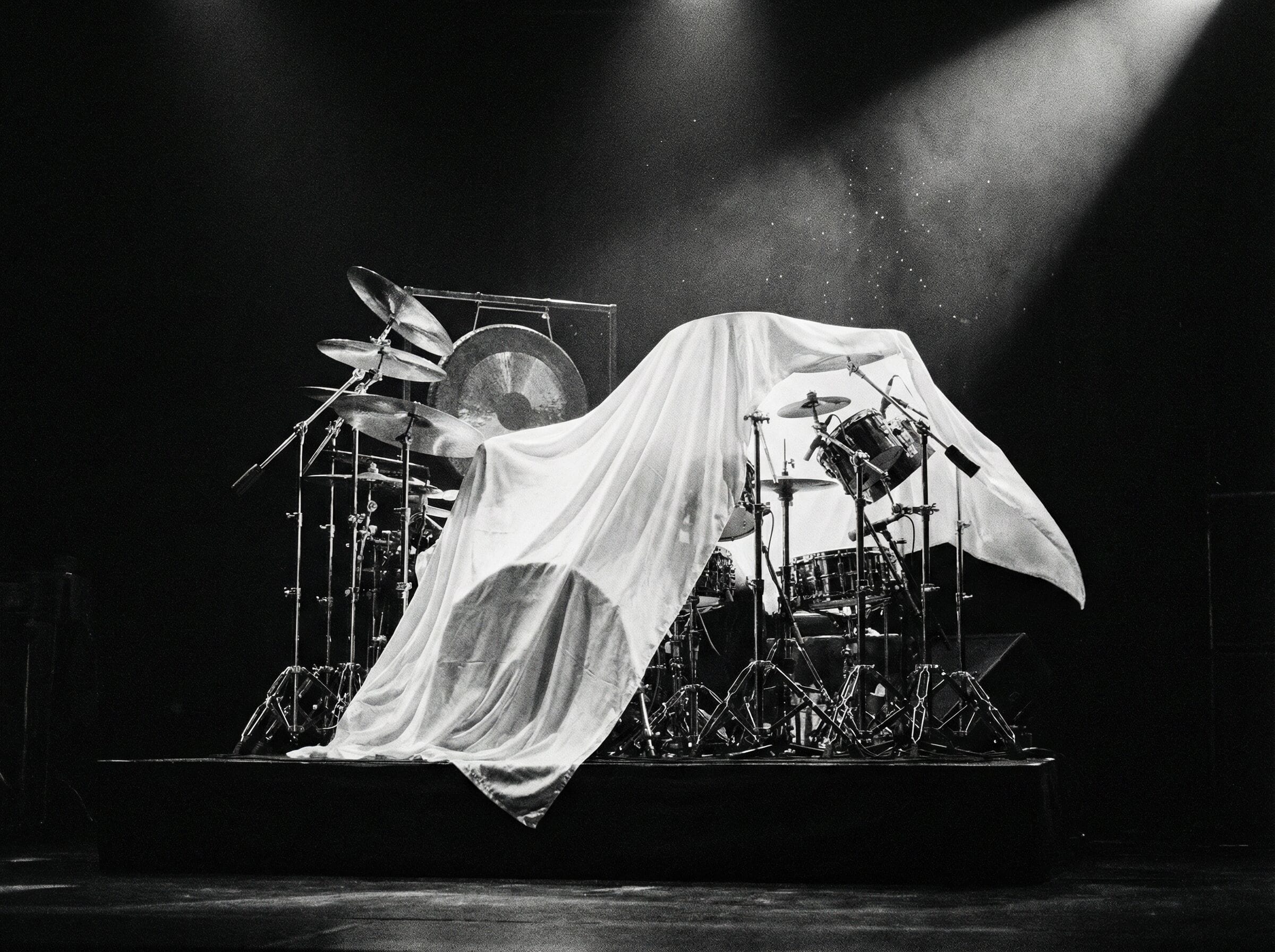 Batería prog vacía cubierta por una sábana